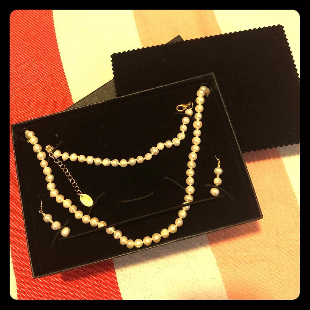 Mitsuko cultured pearl set.